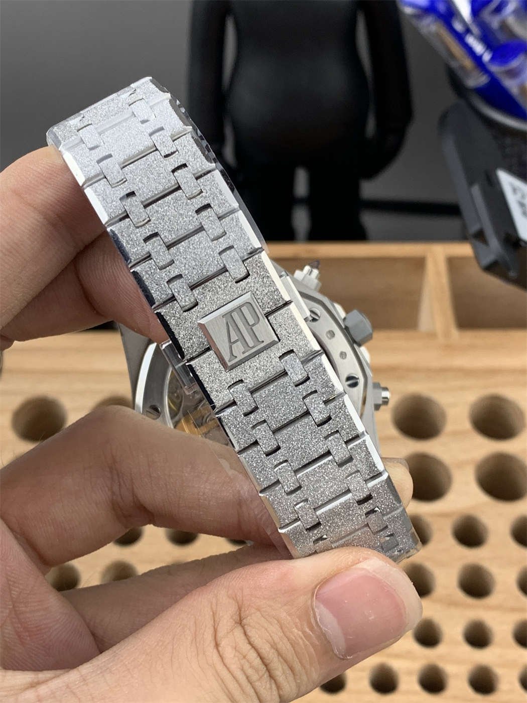 AP Royal Oak 26240 Replica – APS Factory Frosted White Gold Grey Dial 41mm